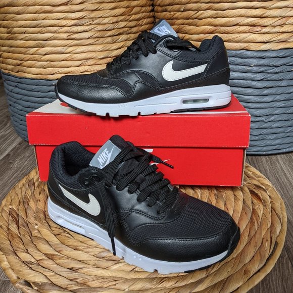 EUC (W6.5) - NIKE Air Max 1 Ultra Essential - Picture 1 of 13